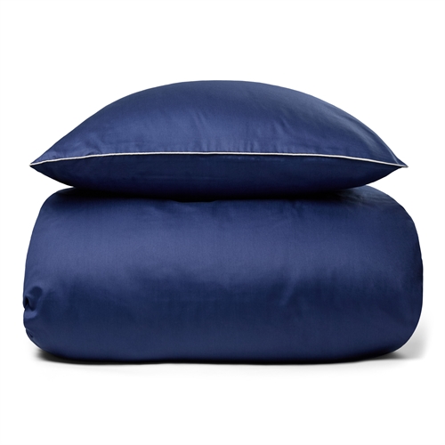 Sängkläder 140x220 cm - 100% bomullssatin - Olga blå sängkläder med pipingkant - Extra mjukt sängset från By Borg