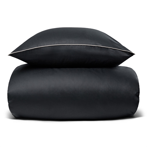 Sängkläder 140x200 cm - 100% bomullssatin - Rikke svart sängkläder med pipingkant - Extra mjukt sängset från By Borg