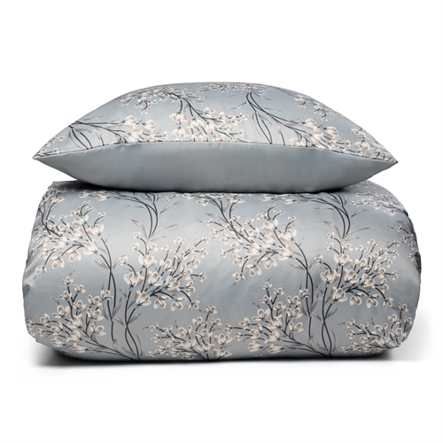 Sängkläder - Mjukt som silke - Blommigt ljusblått bäddset i satinväv - 140x200 cm - IN Style sänglinne