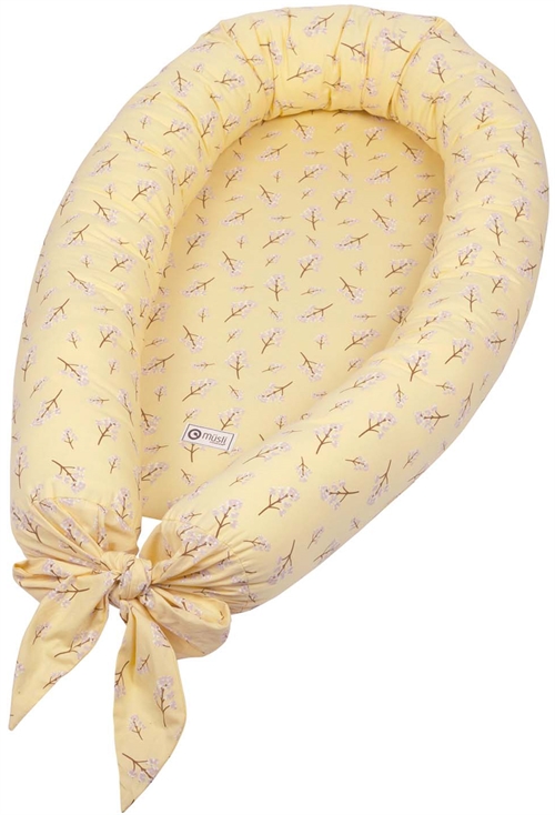 Babynest - Müsli - By Green Cotton - 75x40 cm - Calm Yellow - Print med små blomstergrenar