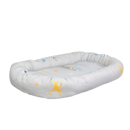 Babynest - Mjuk babynest 86 cm lång - Rymd dinosaurie kollektion för baby - Bomulls babyrede - Nordstrand Home babytillbehör