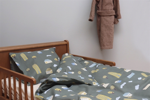 Alternativ bild 1 för Påslakanset - 100x140 cm - Junior - Grönt med flera hus - 100% bomull